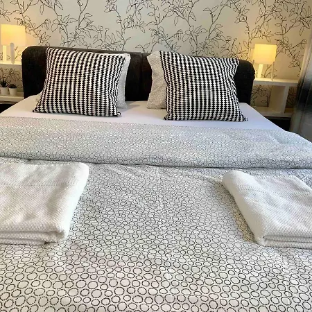 Luxury In The Center Of Апартаменты
